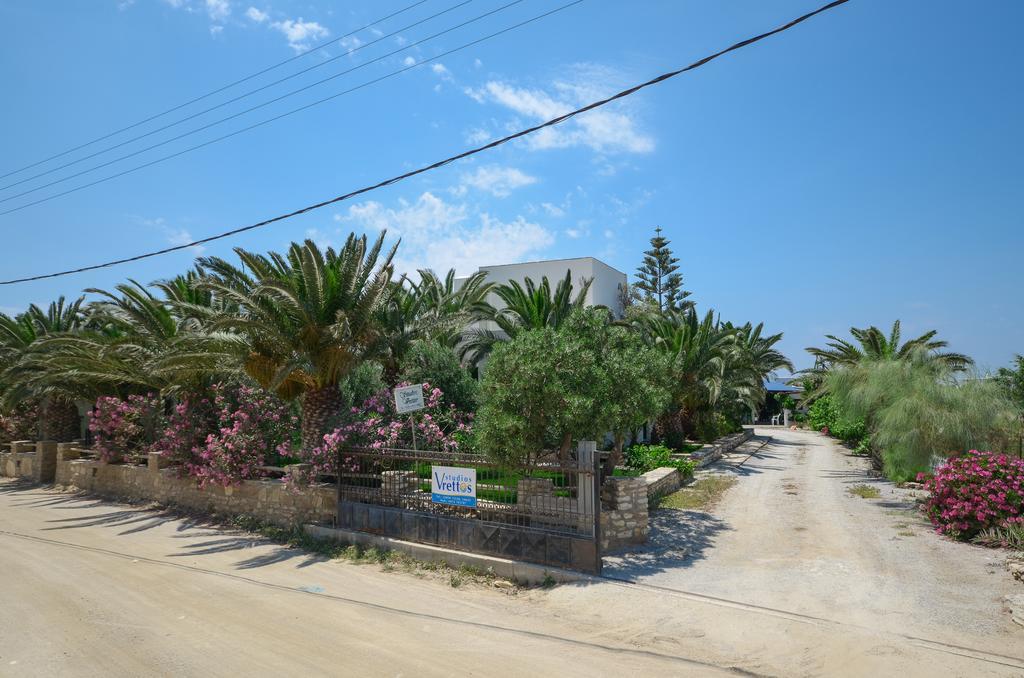 Studios Vrettos Beachfront Hotel Plaka  Exterior photo